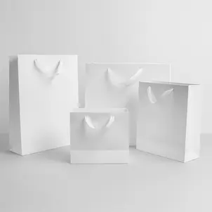 שקית קרטון לבנה +ידית ריבס (4 מידות לבחירה)