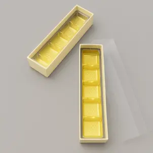 קופסת פרלינים מחולקת ל-5 עם מכסה שקוף- שמנת